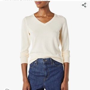 Amazon essentials V neck sweater in cream NWT size large
